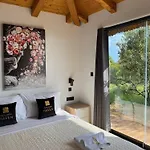 Golden Haven Luxe *