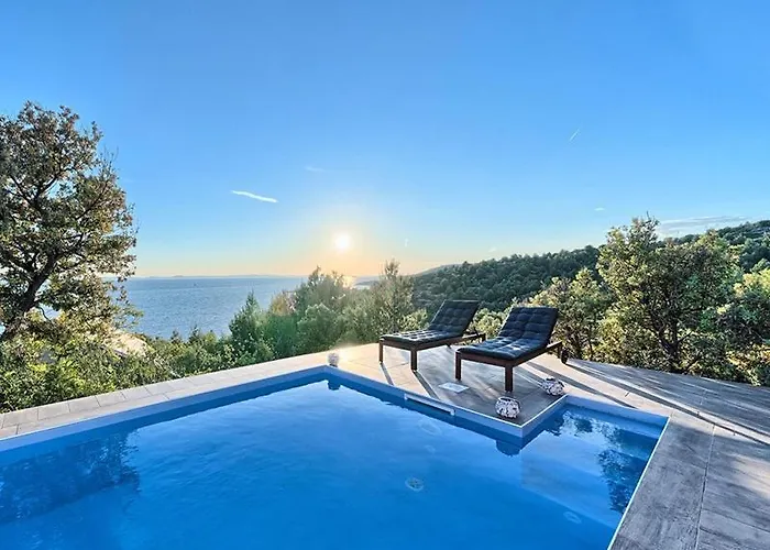 Golden Haven Luxe Semesterbostad *