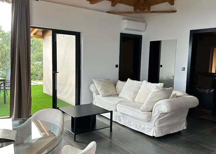 Golden Haven Luxe Semesterbostad *